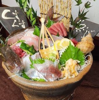 Assortment of 7 luxurious sashimi for 2 people or more