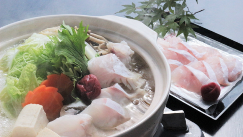 太平洋鳕鱼、鱼子和牡蛎海鲜火锅(仅11月至3月供应)