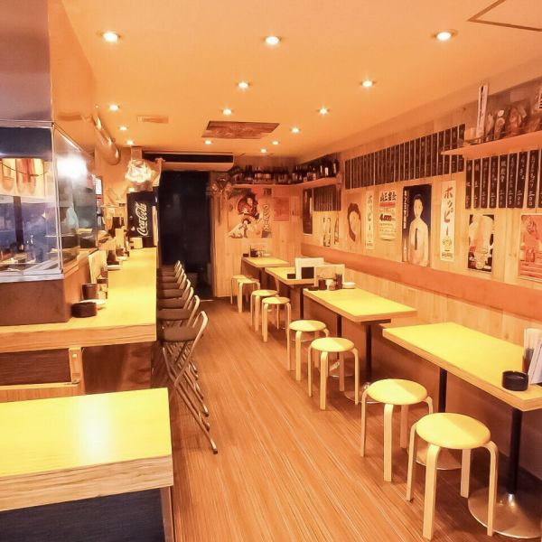 店内はピカピカで清潔感が漂います☆エクスプレス線浅草駅から徒歩1分とアクセスも良好なので、仕事帰りなどの普段使いにもお気軽にお越しいただきやすい空間です！気さくなオーナーとの会話も楽しみながら、心地良い空間で、ゆったりと宴会をお楽しみください！