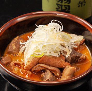 じっくり煮込んだ自家製牛もつ煮込み♪