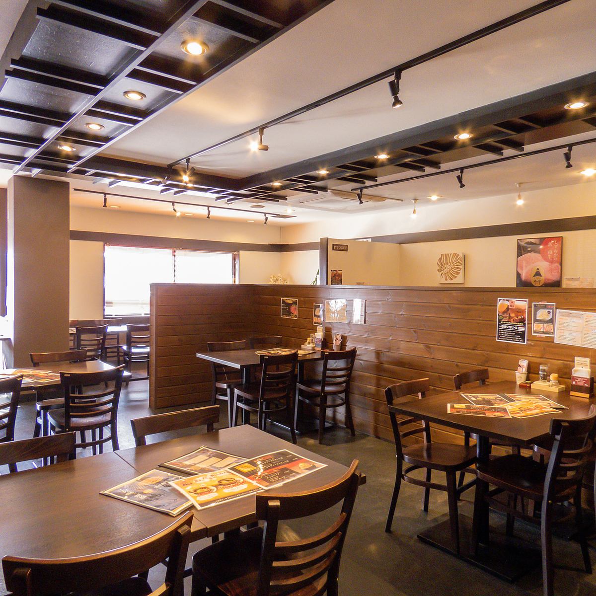 落ち着く店内で大切なパートナーと豪華にステーキデート♪