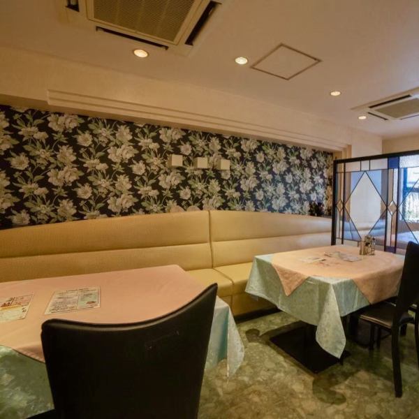 The elaborate decoration creates an atmosphere with the motif of a high-class restaurant reminiscent of Shanghai in the 90's.In a calm space that combines high quality and naturalness, you can relax and enjoy the finest food and sake.The feature is that it can be used with a slightly premier feel.