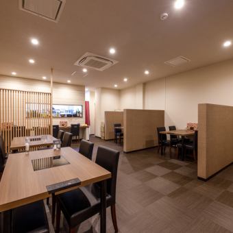 全30席の落ち着いた空間は、貸切でのご利用も可能。会社の集まりや親族での会食など、周囲を気にせず過ごしたい特別なシーンにぴったりです。コース中心の提供で、進行もスムーズ。大人同士の上品な集まりにも好相性です。