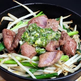 Beef heart grilled on an iron plate with salt and green onions