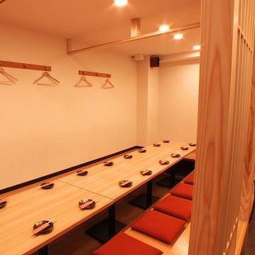 There are sunken kotatsu seats for up to 40 people. Please feel free to call us!