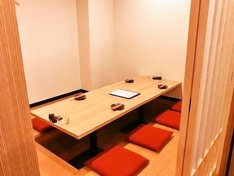 Enjoy a relaxing meal in a horigotatsu (sunken kotatsu table); we can accommodate both small and large groups