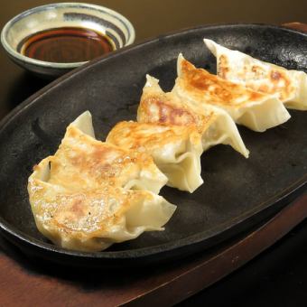 A 4,500 yen course with 8 dishes including gyoza and squid teppanyaki! Includes a relaxing 120-minute all-you-can-drink menu.