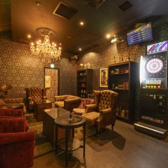 Enjoy shisha and stylish cocktails while relaxing on the luxurious sofa seats!