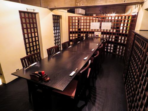 2階のテーブル席は3名様から6名様まで、少人数での宴会でもご利用いただけます。