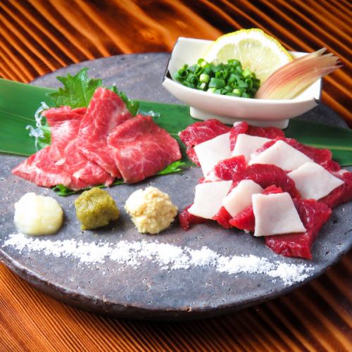 【新鮮馬刺】熊本から仕入れる極上の馬肉の刺し盛り！様々な部位の美味しさを楽しんでいただけます。