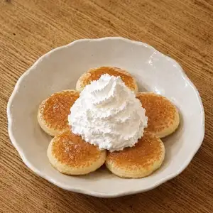ミニパンケーキ 生クリーム添え