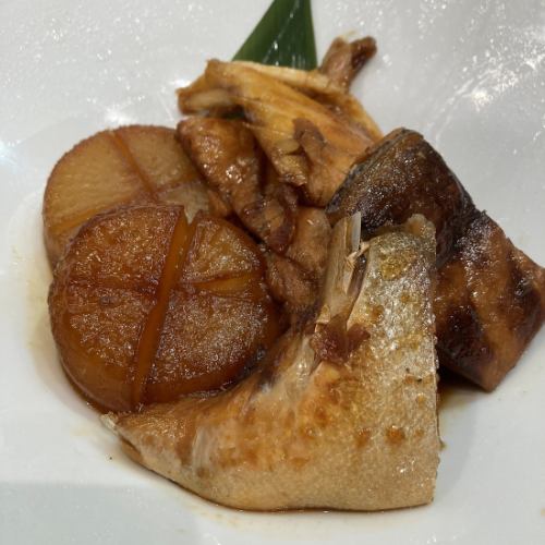 Natural yellowtail and radish stew