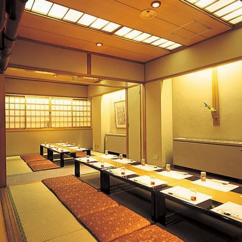 The special charter room also has microphone equipment, etc., and can be used for dinner, meetings, meetings, meetings, etc.It is also possible to relax in the large hall of the tatami room with a different atmosphere.Please use it for various banquets.
