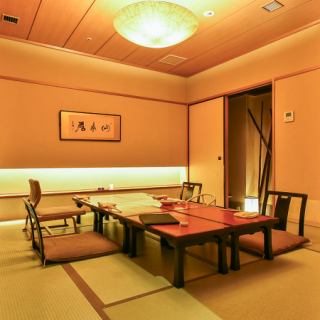 【楽茶亭（和室）】茶室のしつらえで、すす竹を使った壁が落ち着いた雰囲気の奥座敷でございます。プライベートな空間が、特別な時間をお届けします。大切な会合やお食事会にどうぞ◎