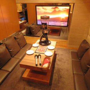 Private room for 4 people.All rooms are soundproof and completely private with doors.