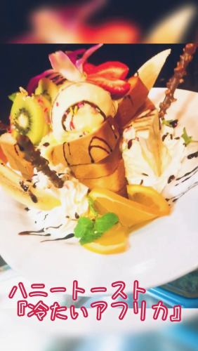 Honey toast “Cold Africa” is very popular among girls’ parties.