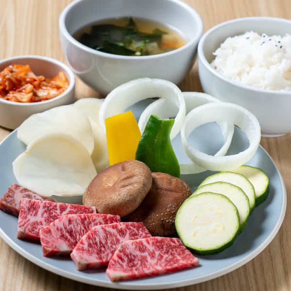 お昼から贅沢！【ランチ限定・和牛サーロイン焼肉定食】とろける食感と芳醇な香り