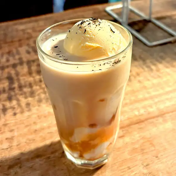 プリン入り☆自家製シロップの『セイロンチャイ・バニラフロート』お口直しやご褒美のカフェ利用に♪