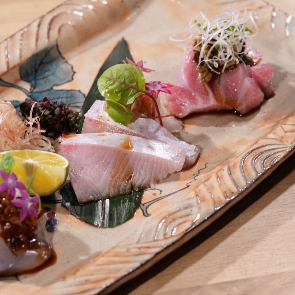 旬の鮮魚とともに日本酒や本日のクラフトビールをご賞味あれ。