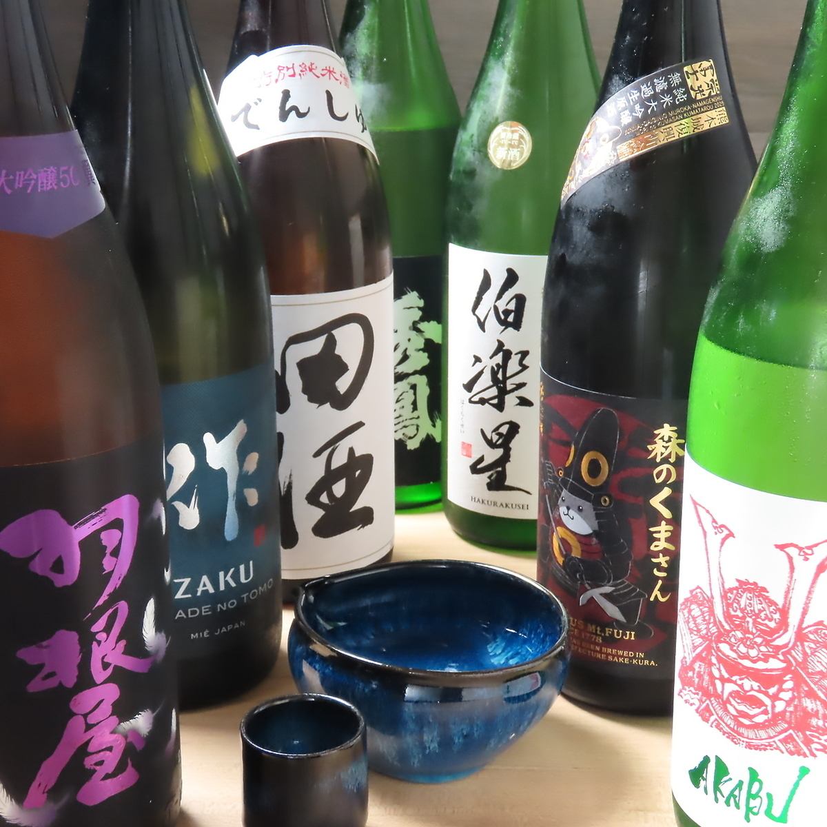 季節を楽しむこだわりのお料理と幅広い種類の銘酒をいただく…。