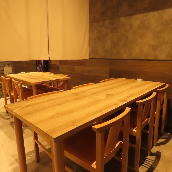 【最大20名までOK！貸切も叶う大人の隠れ家】店内は温かみのある照明と静かなBGMで満ちた隠れ家空間。宴会やプライベートな集まりには、最大20名まで対応の貸切利用も可能です。周囲を気にせず会話を楽しめるため、送別会や歓送迎会、誕生日ディナーなどにもぴったり。駅チカながら非日常感も味わえる贅沢な空間です。