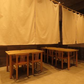 【最大20名までOK！宴会や会食に最適】「キジトラ240Z」では、最大20名までの貸し切り利用が可能。歓送迎会やお祝い事、職場の打ち上げなど、プライベート感のある空間でゆったりと料理と会話を楽しめます。コース料理や飲み放題プランも充実しており、幹事さんも安心。JRも市電からも徒歩30秒という好立地も魅力です。