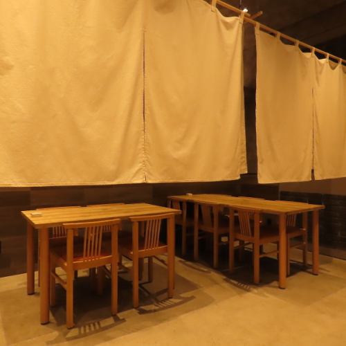 【最大20名までOK！宴会や会食に最適】「キジトラ240Z」では、最大20名までの貸し切り利用が可能。歓送迎会やお祝い事、職場の打ち上げなど、プライベート感のある空間でゆったりと料理と会話を楽しめます。コース料理や飲み放題プランも充実しており、幹事さんも安心。JRも市電からも徒歩30秒という好立地も魅力です。