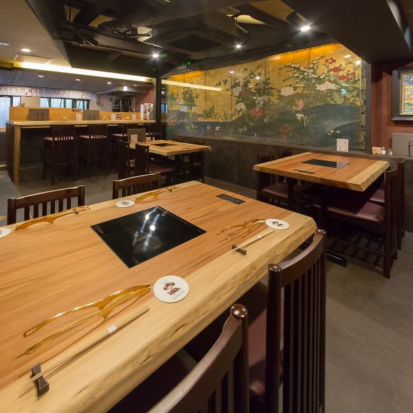 店内は京都先斗町の風情を残しつつ、現代的な快適さを意識したデザイン。アクセスも便利で、観光や出張の際の利用にも好適です★地域食材を使った料理に加え、サービスで細部までおもてなしの心を感じていただけます。心地よい時間を過ごせる空間が広がっています◎
