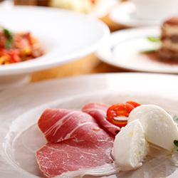 生ハムと水牛のモッツァレッラ
