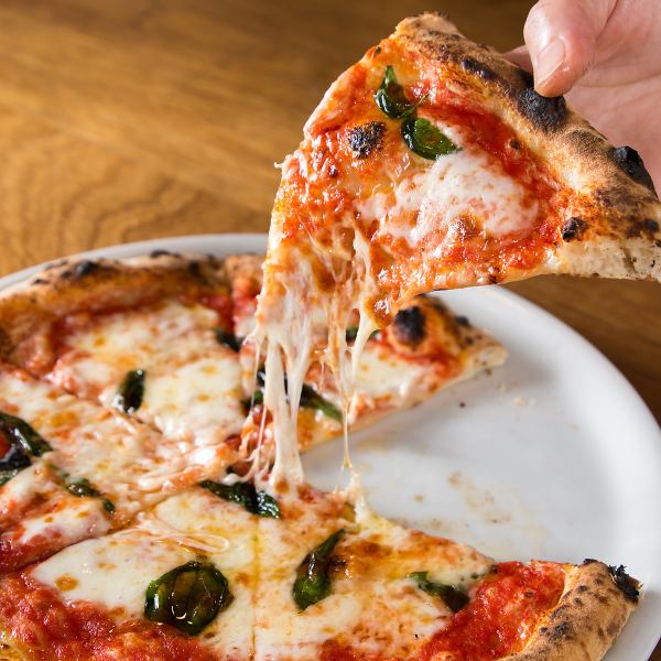 【石窯で焼く】知識と技術を駆使した本格ナポリピッツァ