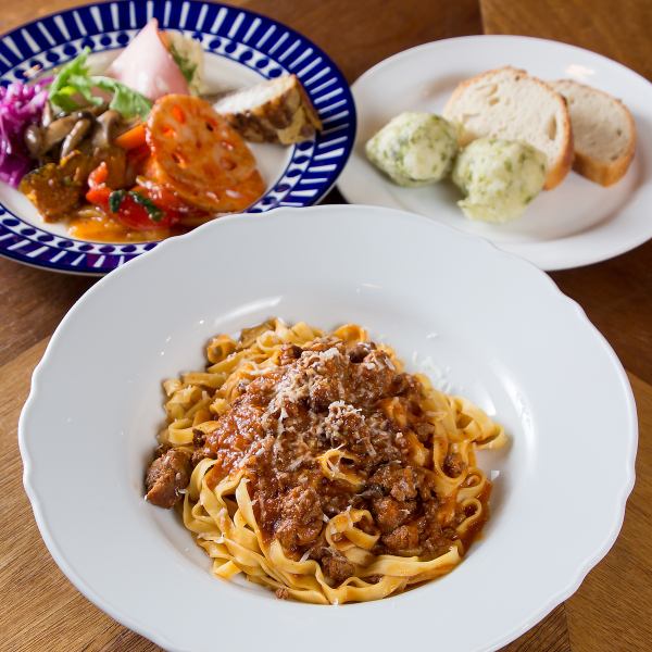 【選べる楽しさ】自家製パンが嬉しい人気のランチセット