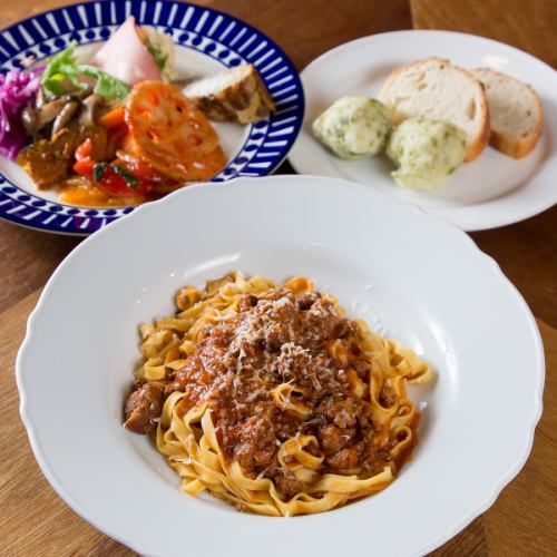 【選べる楽しさ】自家製パンが嬉しい人気のランチセット