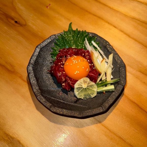 飛騨牛極上炙りユッケ風