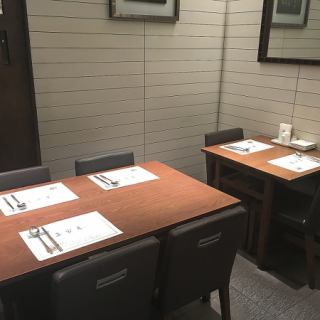 4名様用テーブルです。ご予約人数により調整も可能ですのでお声がけ下さい。