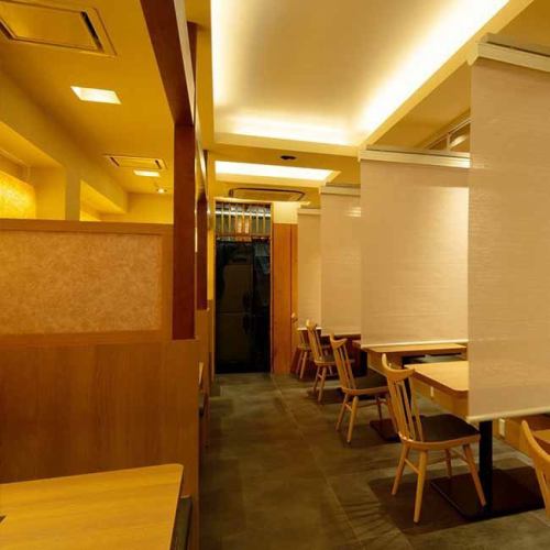 全席仕切り2名様からのテーブル席。居酒屋利用でも可。
