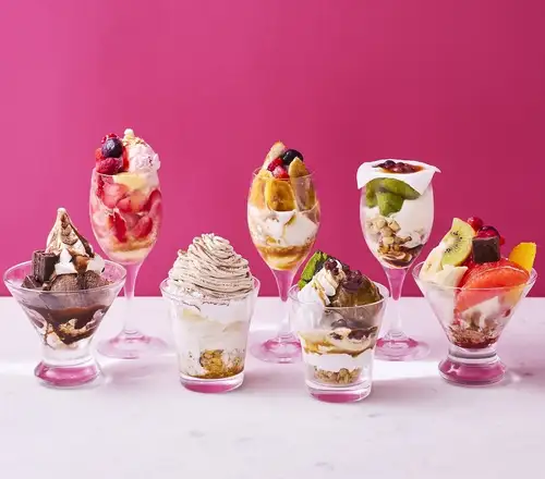 ストロベリーベリーパフェ