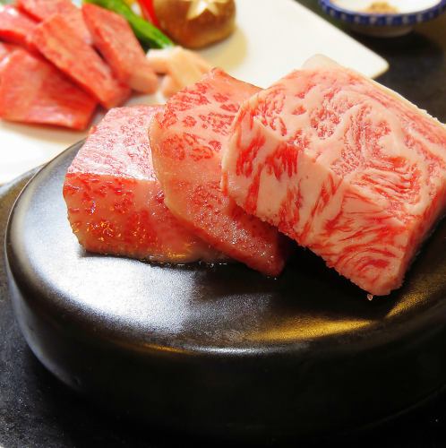 Koriyama brand “Stone grilled uneme beef sirloin”
