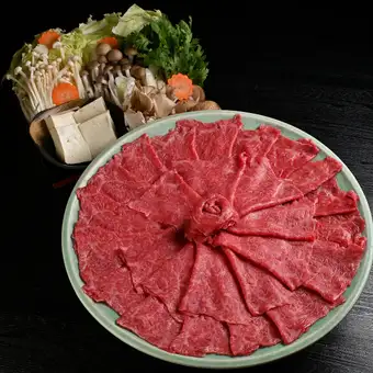 □ご予約限定、【黒毛和牛A4~5しゃぶしゃぶ・すき焼き 1人前4500円】 写真は2人分。