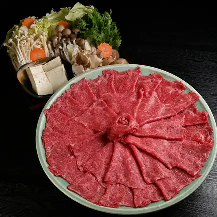 □ご予約限定、【黒毛和牛A4～５しゃぶしゃぶ・すき焼き　1人前4500円】　写真は２人分。