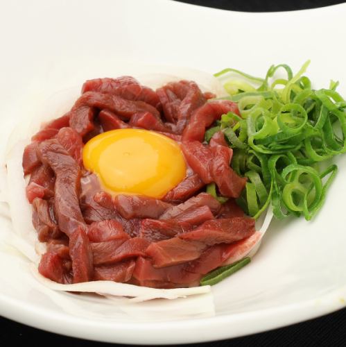 Horse meat yukhoe