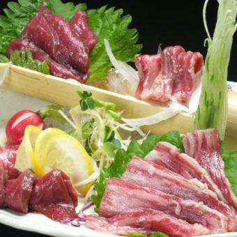 A variety of luxuries... Directly delivered from Kumamoto [Assorted horse sashimi course] 2.5 hours all-you-can-drink included 6,000 yen