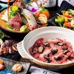 “甲贺套餐” 享用7道菜品，包括黑松露、日本黑牛和新鲜刺身，以及2小时畅饮，原价6000日元 ⇒ 现价5500日元