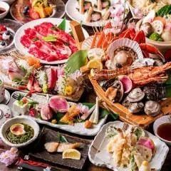 “极京套餐”包含九道菜，包括龙虾、日本黑蟹和雪蟹 ◆ 含两小时畅饮 10,500日元 ⇒ 10,000日元