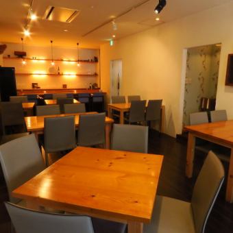 We accept private reservations for 20 to 50 people.20 to 34 people ⇒ Everyone can be seated 35 to 50 people ⇒ Standing style.