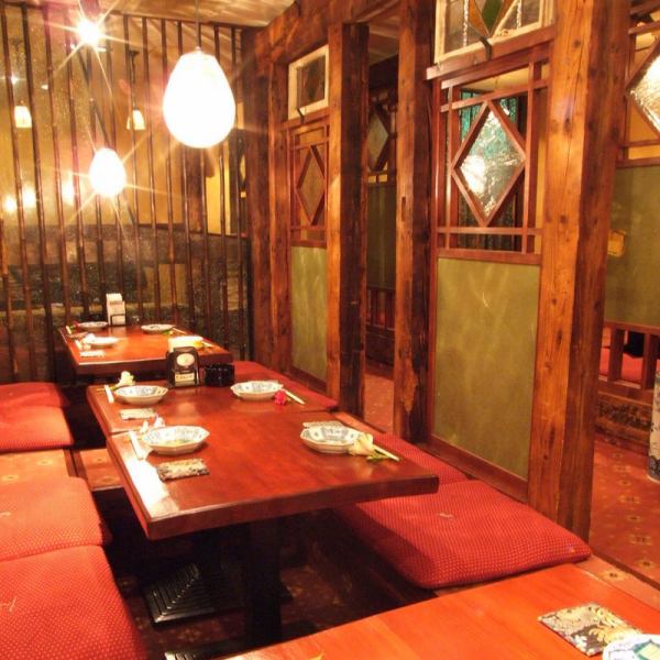 An atmospheric space with soft lighting.The sunken kotatsu private room can accommodate up to 12 people.It is also ideal for large groups, such as company banquets, welcome and farewell parties, and class reunions.You can feel the atmosphere of the restaurant from the entrance, and enjoy the atmosphere that is different from the everyday! Enjoy your meal and forget about time in a relaxing space with a great value all-you-can-drink course♪