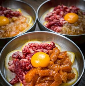 Lemon cold noodles topped with yukke salmon