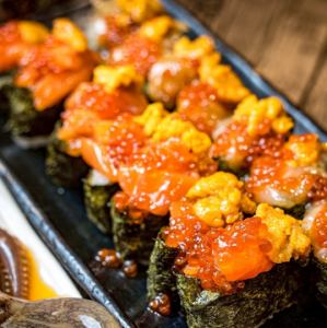 醬油醬油軍艦壽司 2 件 / 醬油醬油鮭魚軍艦壽司 2 件