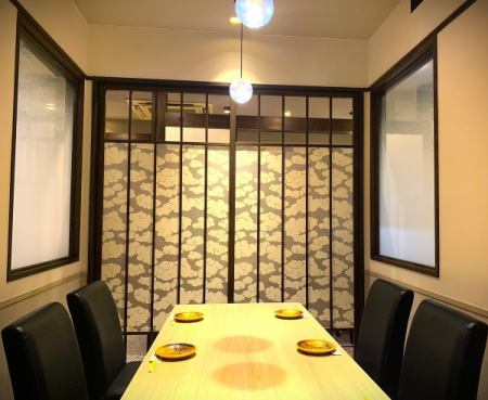 The original 2-seat private room for 4 people has been renovated into 1 private room for 6 people! It's a spacious space♪