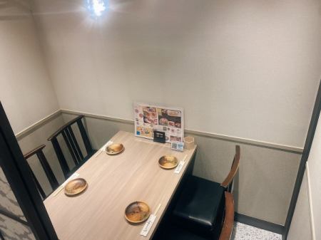 1F 테이블 4인 개인실
