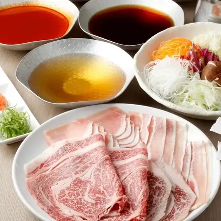 ★食べ放題★《 プレミアムプラン 》A4黒毛和牛リブロース肩ロース2種　新鮮野菜が食べ放題♪